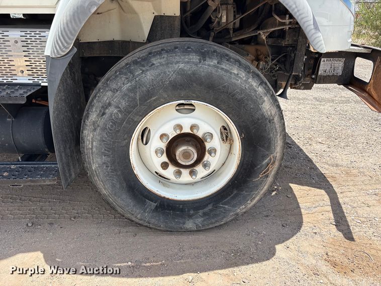 image for item JM9501 2006 International 7600 box truck