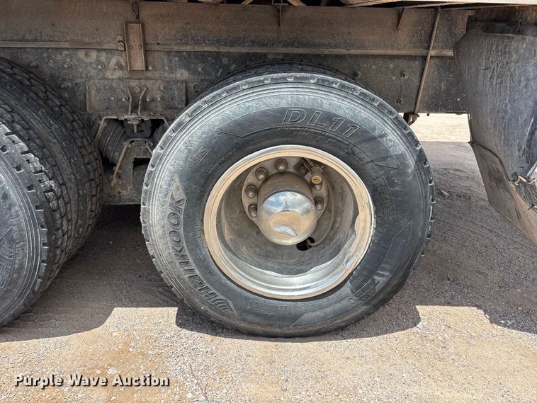 image for item JM9501 2006 International 7600 box truck