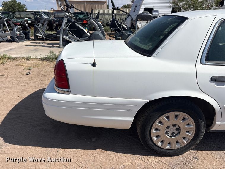 image for item JM9503 2005 Ford Crown Victoria 