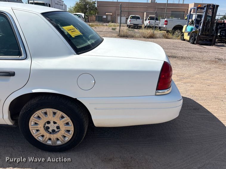image for item JM9503 2005 Ford Crown Victoria 