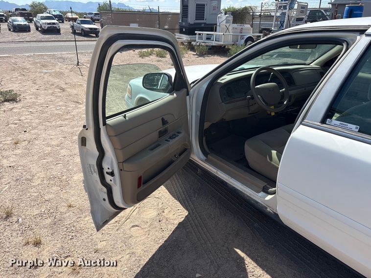image for item JM9503 2005 Ford Crown Victoria 