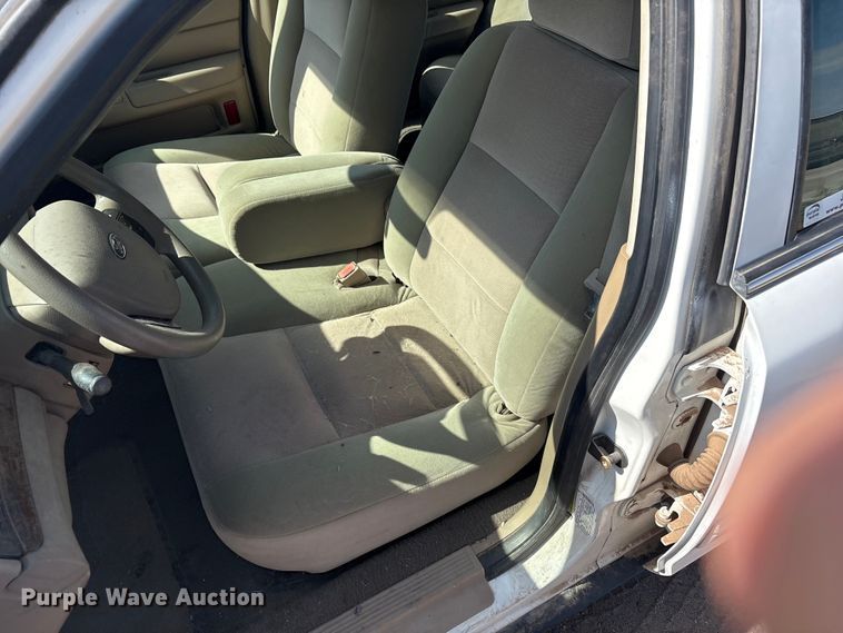image for item JM9503 2005 Ford Crown Victoria 