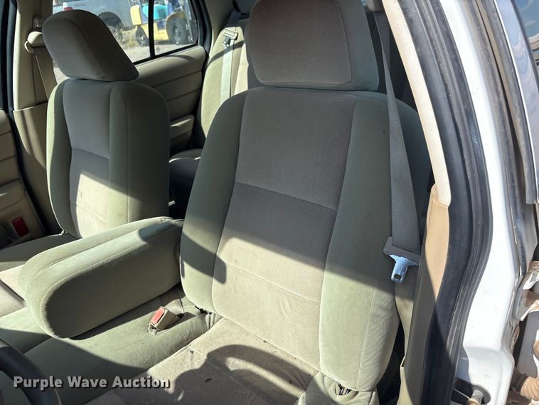 image for item JM9503 2005 Ford Crown Victoria 