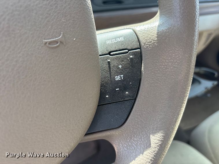 image for item JM9503 2005 Ford Crown Victoria 