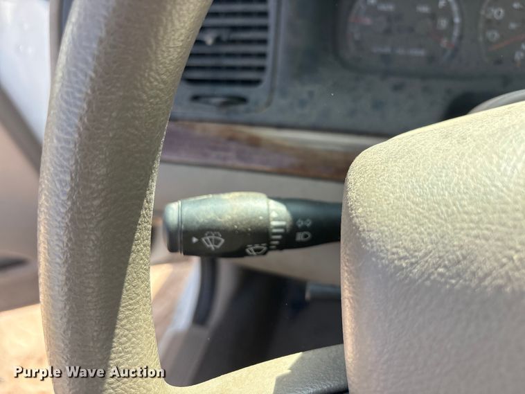 image for item JM9503 2005 Ford Crown Victoria 