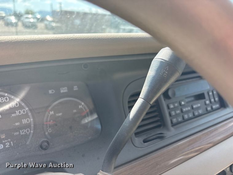 image for item JM9503 2005 Ford Crown Victoria 