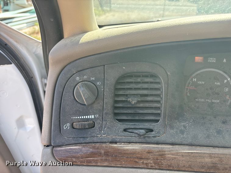 image for item JM9503 2005 Ford Crown Victoria 