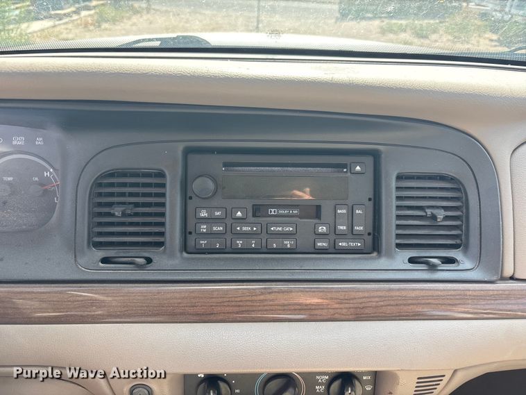 image for item JM9503 2005 Ford Crown Victoria 