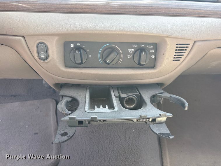 image for item JM9503 2005 Ford Crown Victoria 