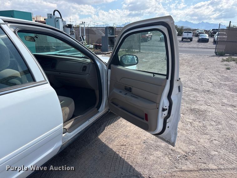 image for item JM9503 2005 Ford Crown Victoria 