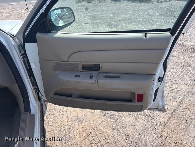 image for item JM9503 2005 Ford Crown Victoria 