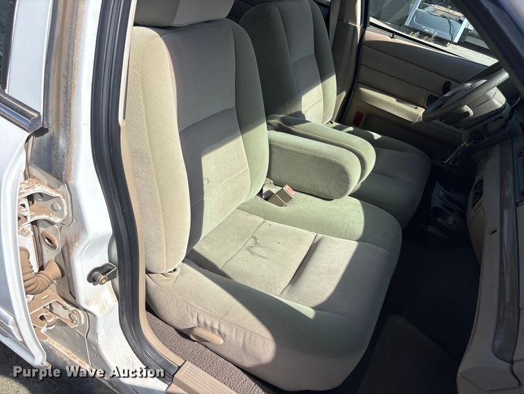 image for item JM9503 2005 Ford Crown Victoria 