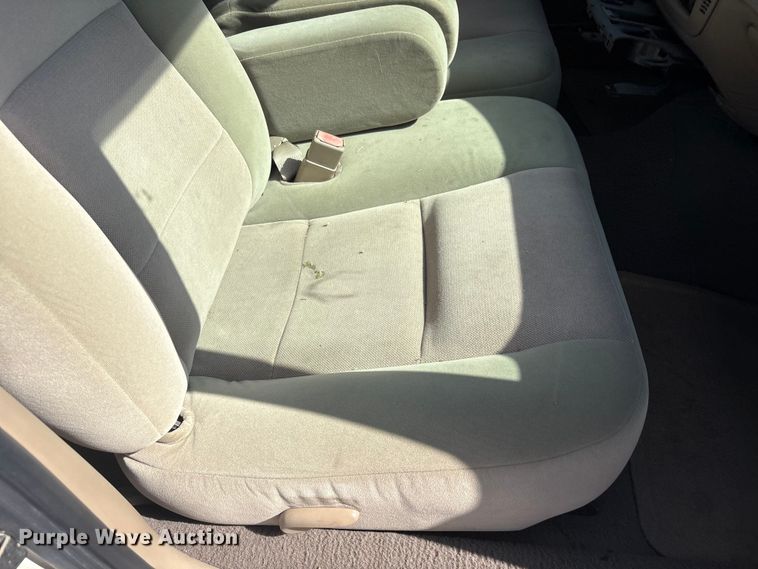 image for item JM9503 2005 Ford Crown Victoria 