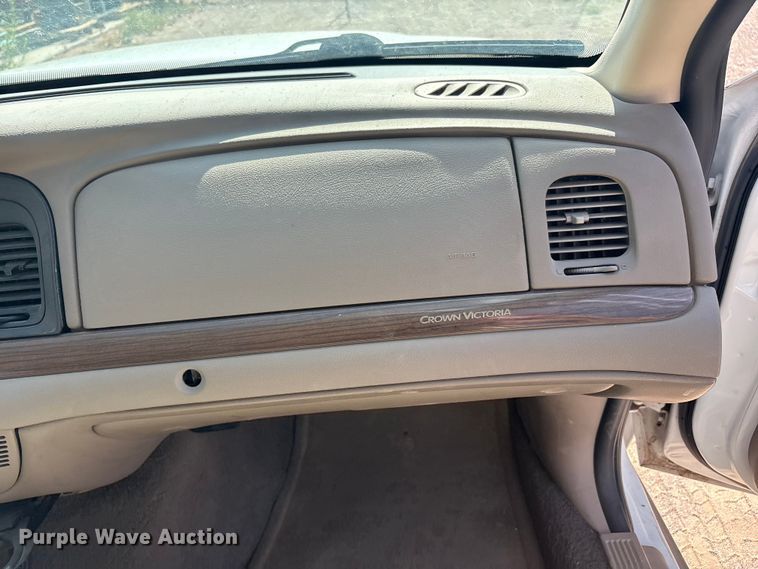 image for item JM9503 2005 Ford Crown Victoria 
