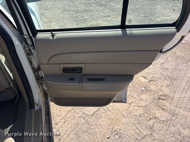 image for item JM9503 2005 Ford Crown Victoria 