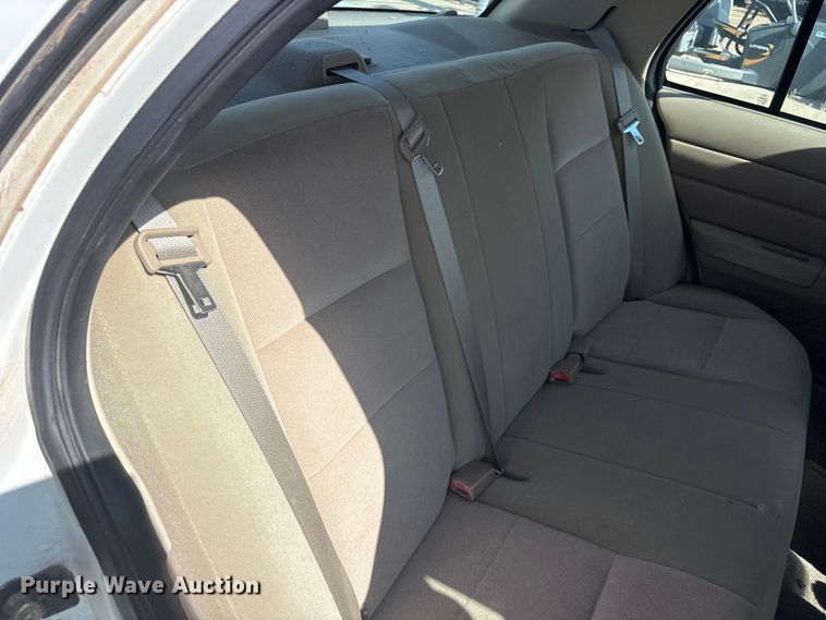 image for item JM9503 2005 Ford Crown Victoria 