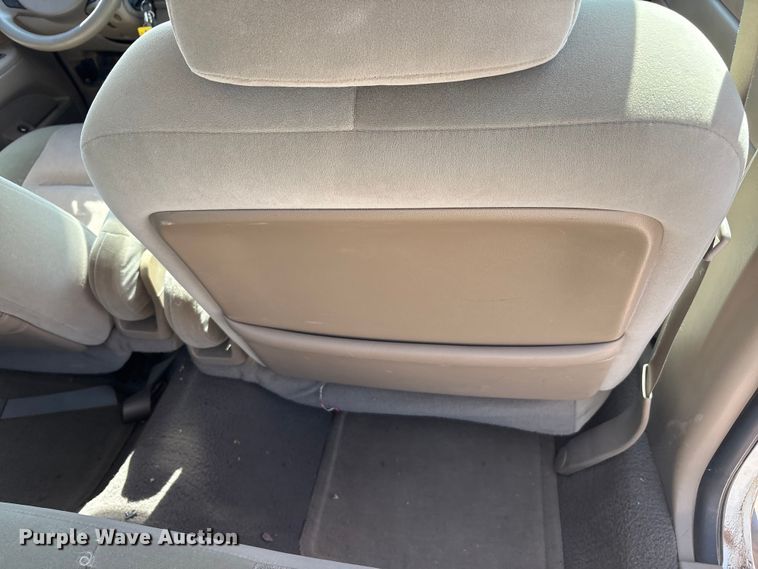 image for item JM9503 2005 Ford Crown Victoria 