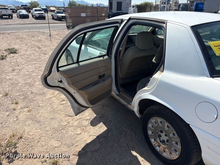 image for item JM9503 2005 Ford Crown Victoria 