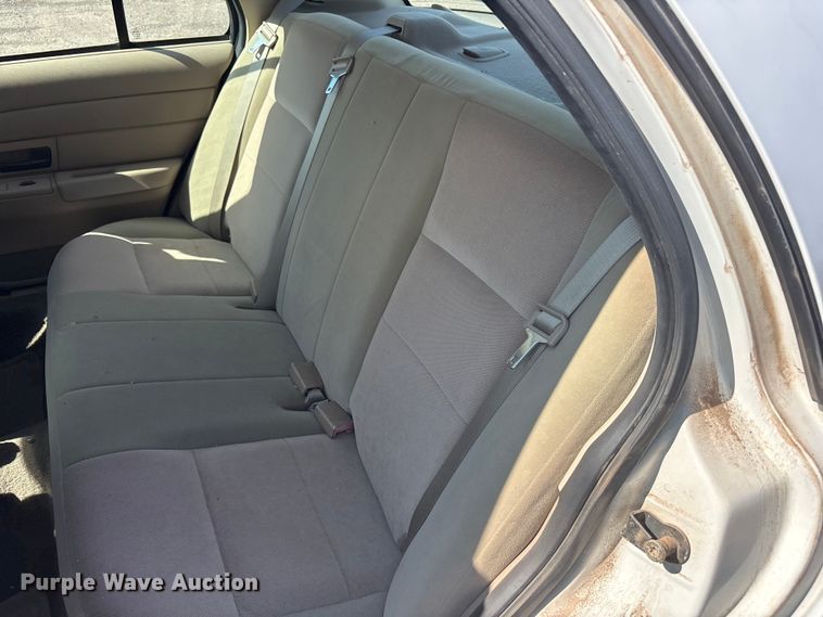 image for item JM9503 2005 Ford Crown Victoria 