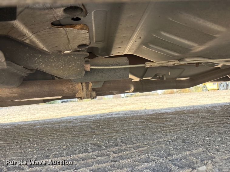 image for item JM9503 2005 Ford Crown Victoria 