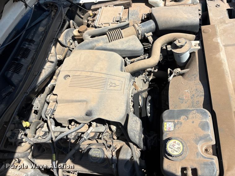 image for item JM9503 2005 Ford Crown Victoria 