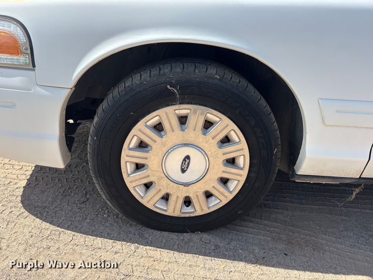image for item JM9503 2005 Ford Crown Victoria 