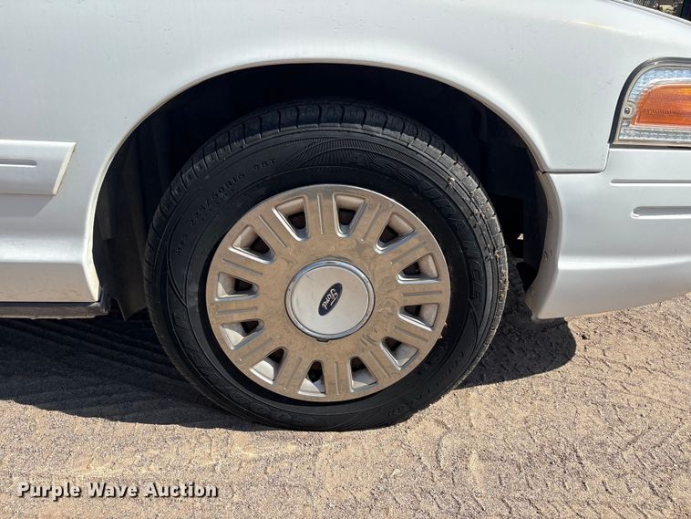 image for item JM9503 2005 Ford Crown Victoria 