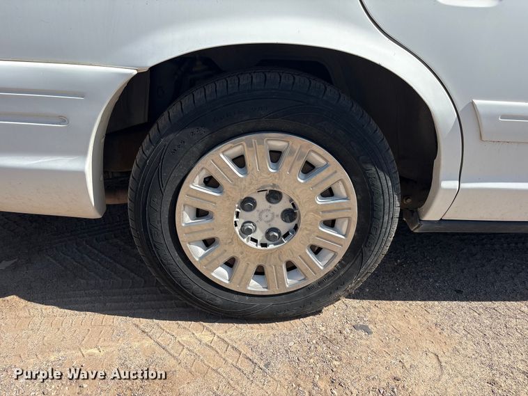 image for item JM9503 2005 Ford Crown Victoria 