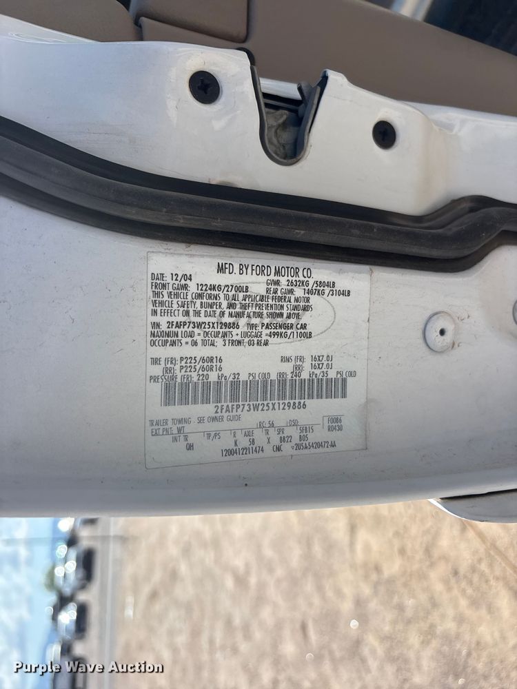image for item JM9503 2005 Ford Crown Victoria 