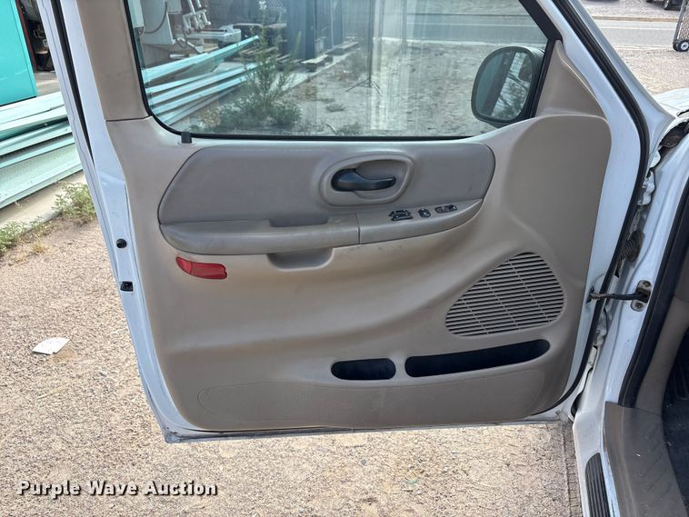 image for item JM9505 2004 Ford F150 pickup truck