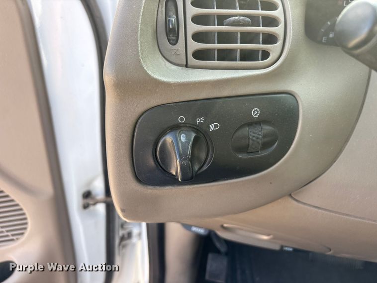 image for item JM9505 2004 Ford F150 pickup truck