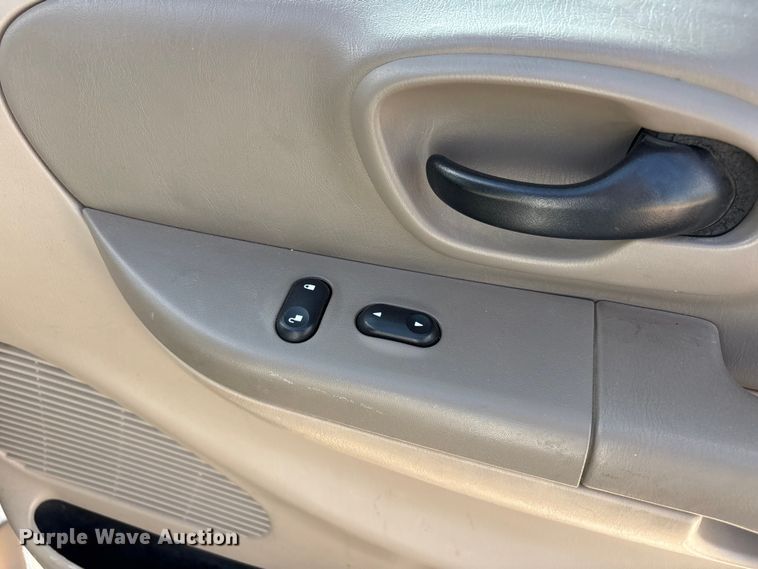 image for item JM9505 2004 Ford F150 pickup truck