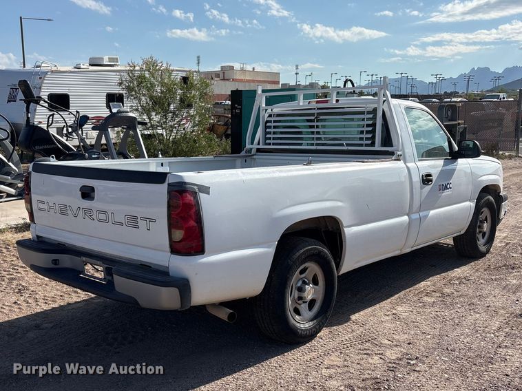image for item JM9506 2004 Chevrolet Silverado 1500 pickup truck