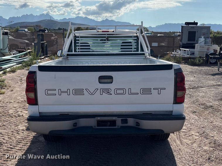 image for item JM9506 2004 Chevrolet Silverado 1500 pickup truck