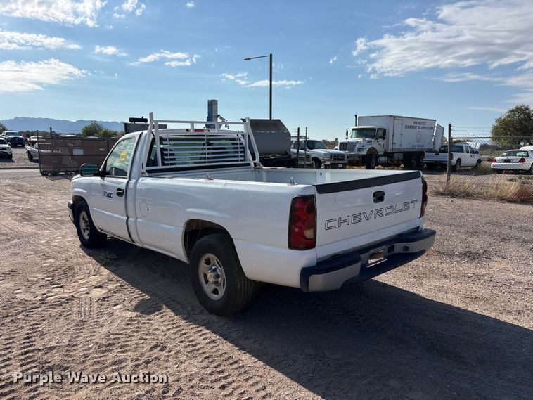 image for item JM9506 2004 Chevrolet Silverado 1500 pickup truck