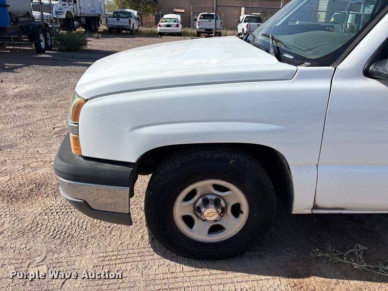 image for item JM9506 2004 Chevrolet Silverado 1500 pickup truck