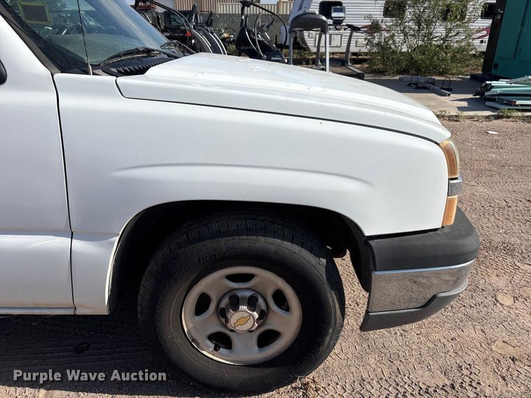 image for item JM9506 2004 Chevrolet Silverado 1500 pickup truck