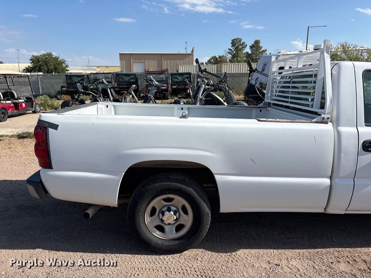 image for item JM9506 2004 Chevrolet Silverado 1500 pickup truck