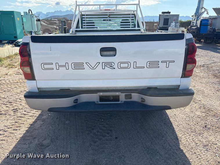 image for item JM9506 2004 Chevrolet Silverado 1500 pickup truck
