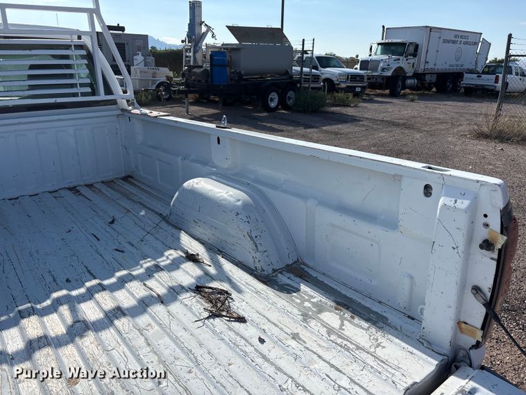 image for item JM9506 2004 Chevrolet Silverado 1500 pickup truck