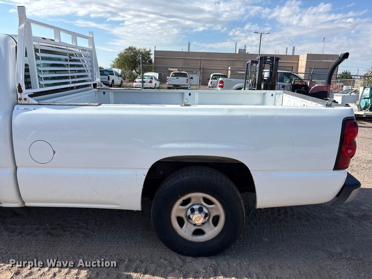 image for item JM9506 2004 Chevrolet Silverado 1500 pickup truck