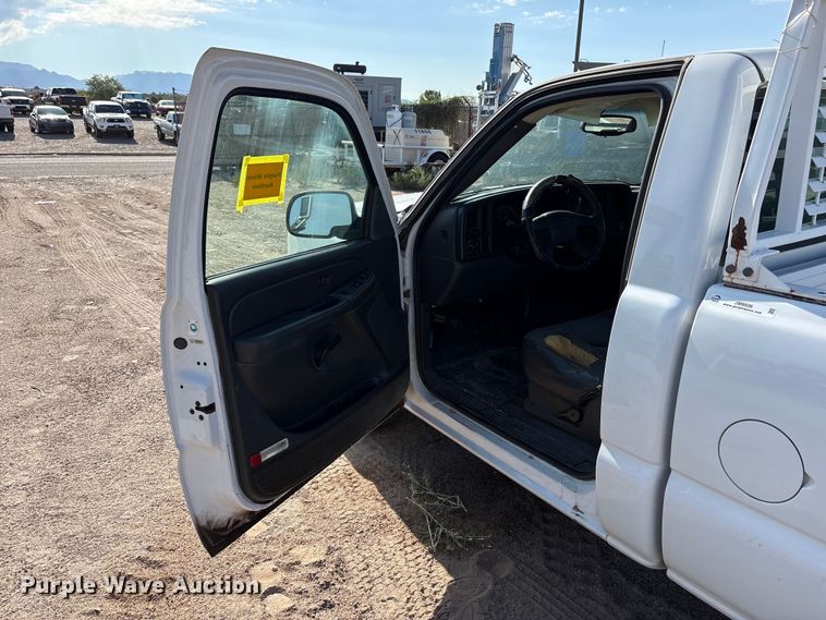 image for item JM9506 2004 Chevrolet Silverado 1500 pickup truck