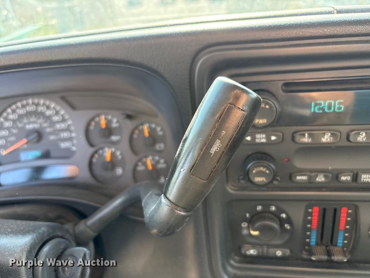 image for item JM9506 2004 Chevrolet Silverado 1500 pickup truck