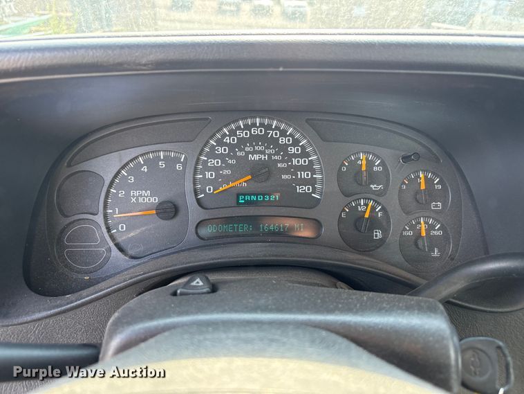 image for item JM9506 2004 Chevrolet Silverado 1500 pickup truck