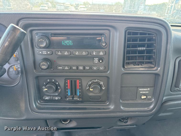 image for item JM9506 2004 Chevrolet Silverado 1500 pickup truck