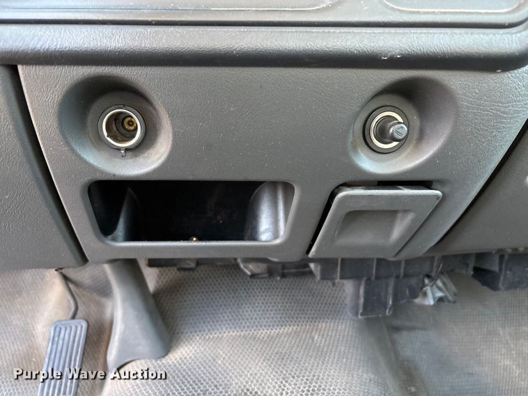 image for item JM9506 2004 Chevrolet Silverado 1500 pickup truck