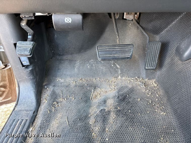 image for item JM9506 2004 Chevrolet Silverado 1500 pickup truck