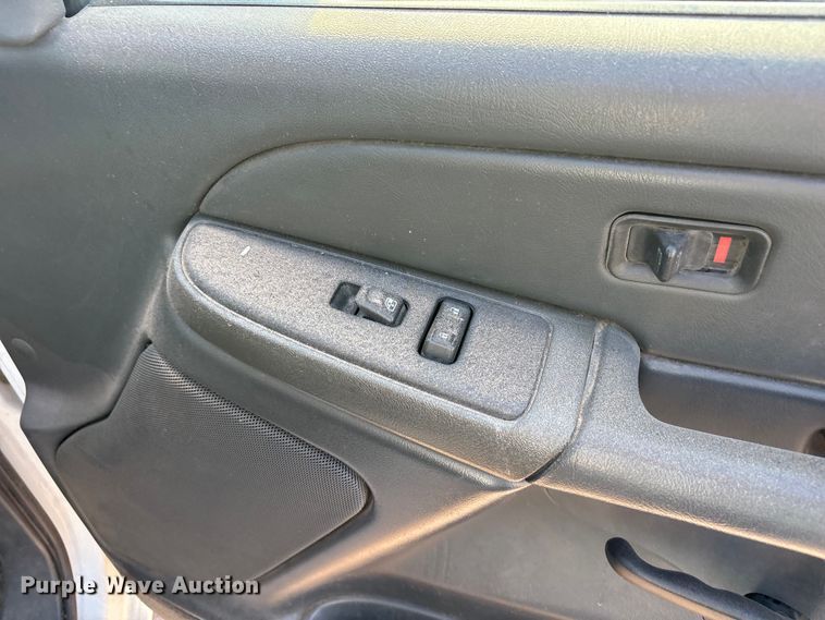 image for item JM9506 2004 Chevrolet Silverado 1500 pickup truck
