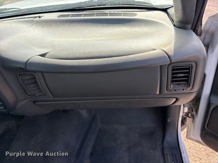 image for item JM9506 2004 Chevrolet Silverado 1500 pickup truck