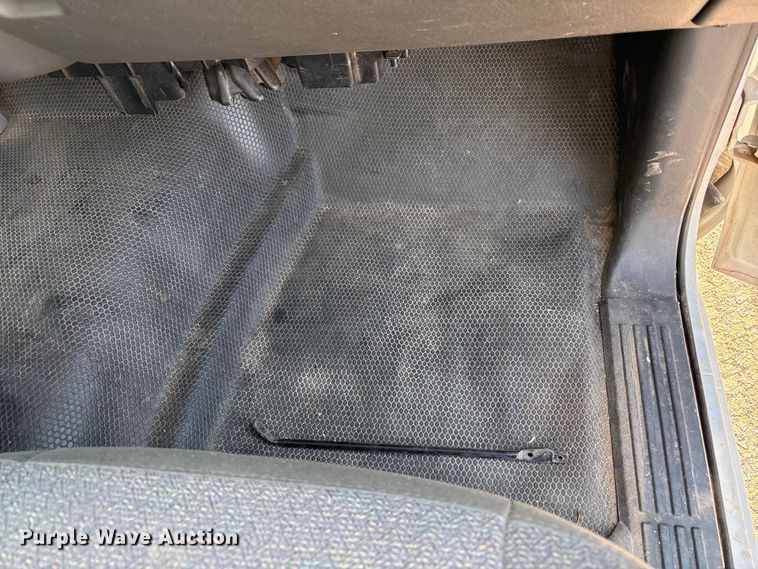 image for item JM9506 2004 Chevrolet Silverado 1500 pickup truck